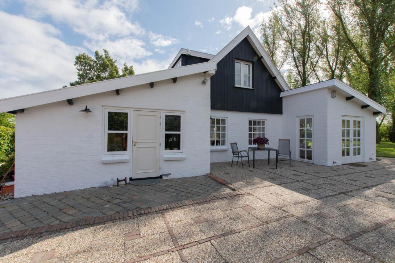 Prachtig Gelegen Vrijstaand Landhuis Hansweert Bagian luar foto