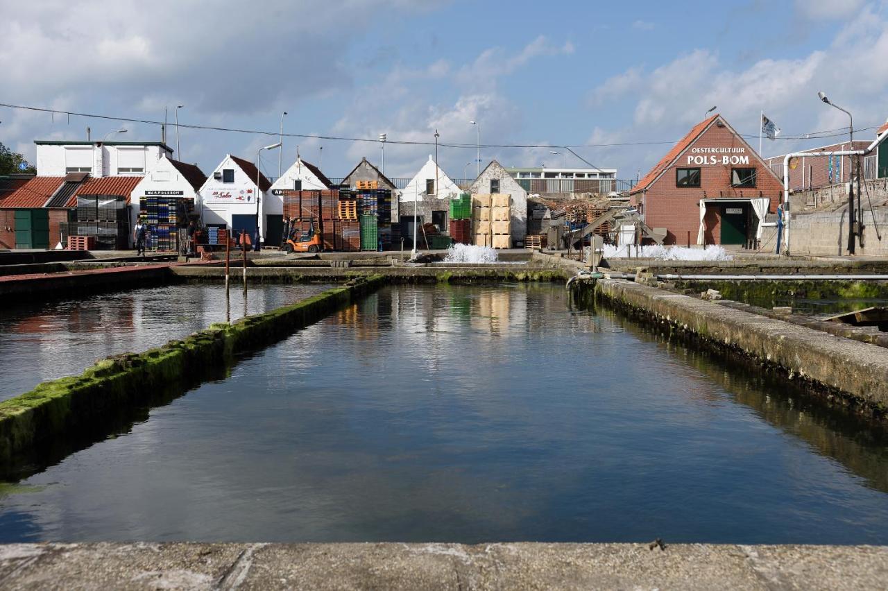 Prachtig Gelegen Vrijstaand Landhuis Hansweert Bagian luar foto
